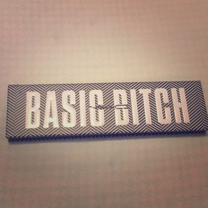MAC( basic bitch small eyeshadow pallet)
